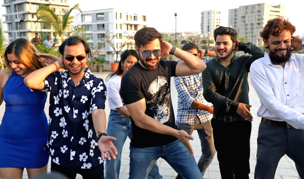 bollywood stars with fans in film city