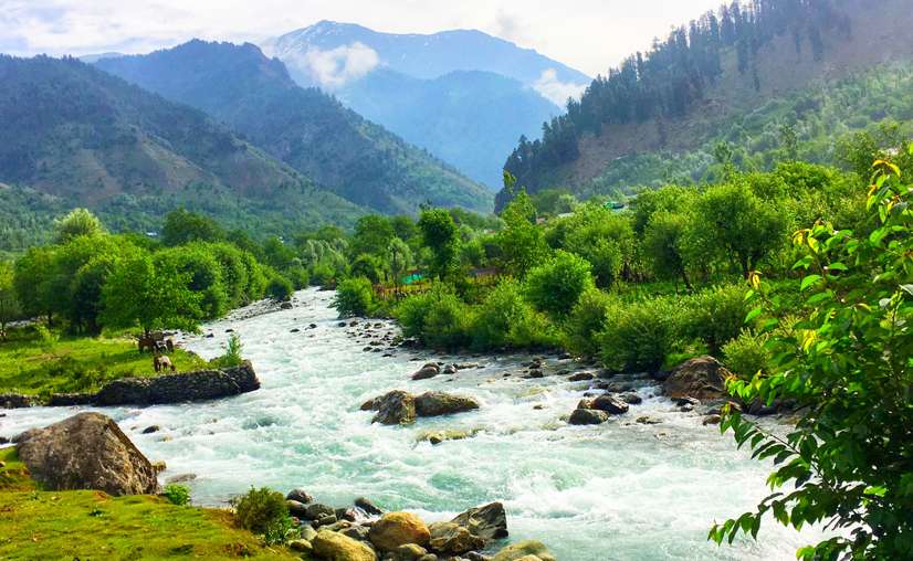 Best Season To Plan A Trip To the Aru Valley 