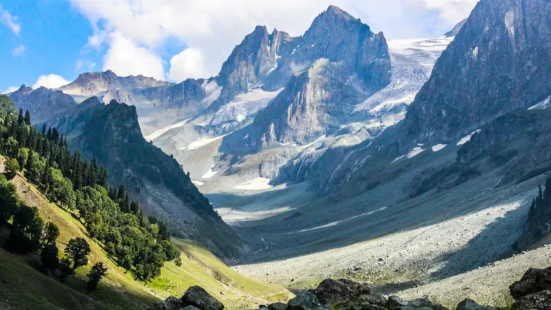 Scenic journey to Sonamarg