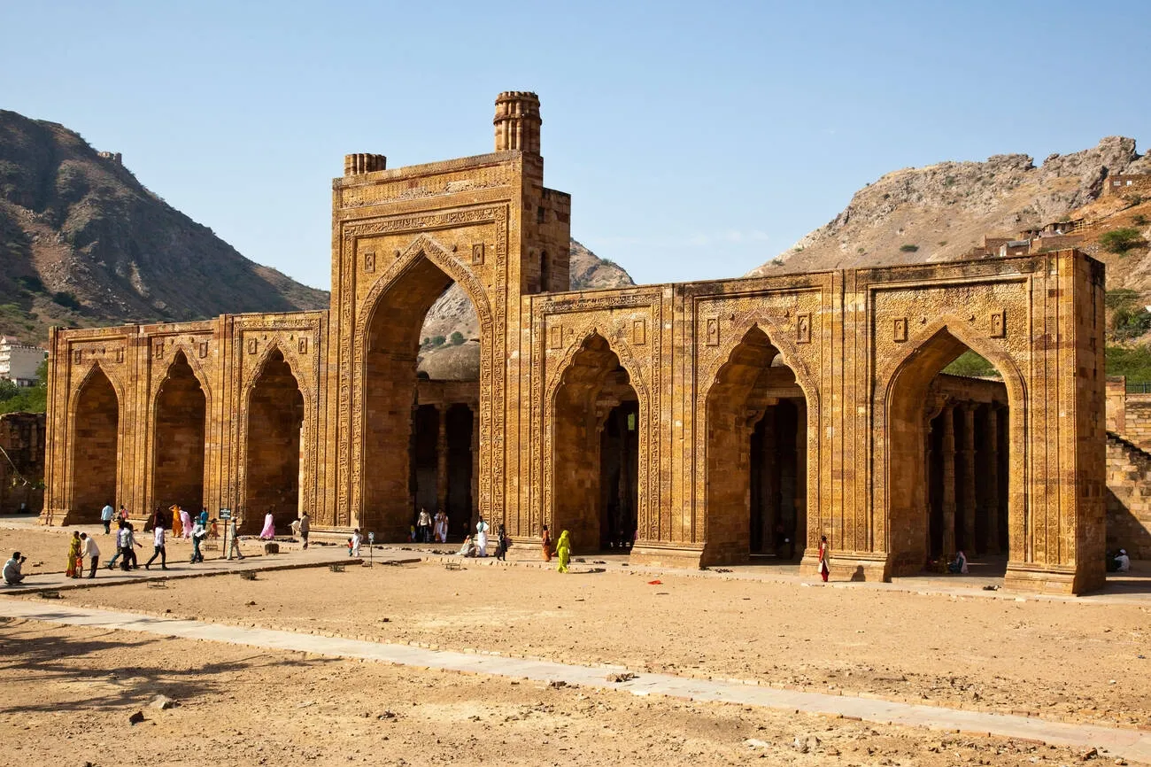 Adhai Din Ka Jhonpra